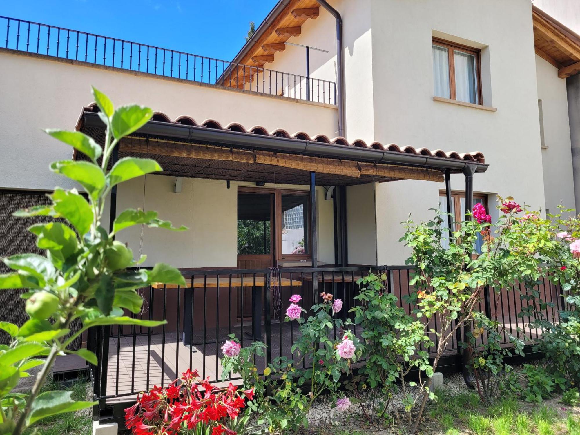 Casa Julio, Bonita Casa Comoda Y Espaciosa, Totalmente Reformada Con Terraza Y Jardin Privado Riezu Exterior foto